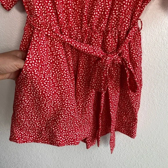 VICI tyche size M short sleeve red floral romper elastic waist pockets & belt - Picture 5 of 9